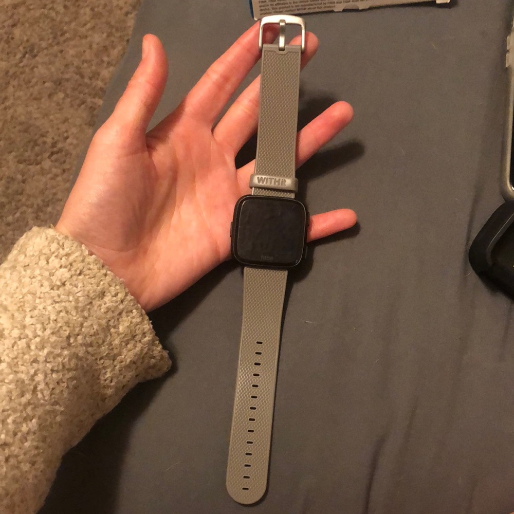 Fitbit Versa Watch with band and charger